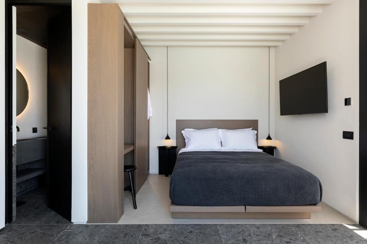 Cubic Mykonos Seafront Design Suites Ornos  Exterior foto